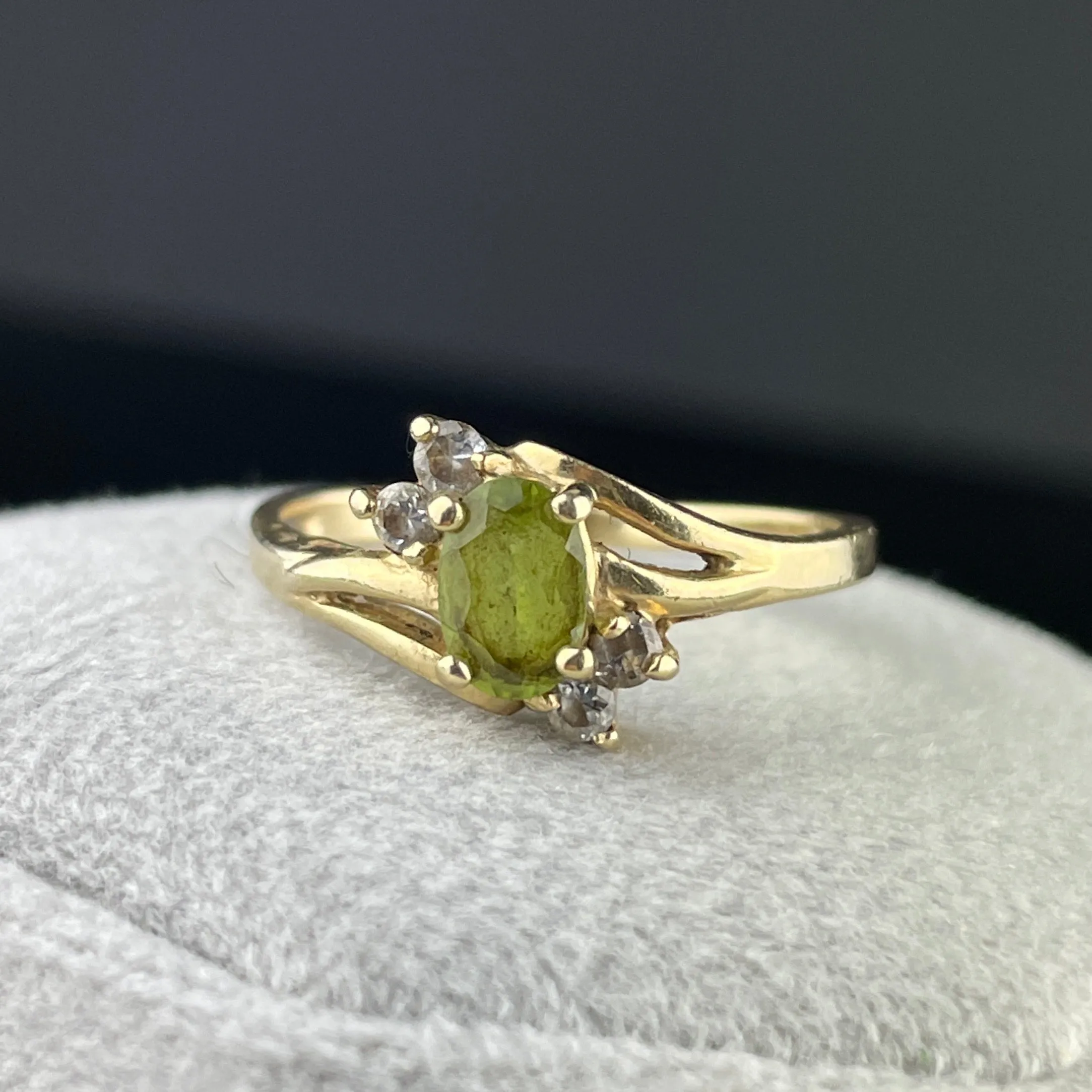 Vintage 10K Gold Peridot Modernist Promise Ring, Sz 6 3/4